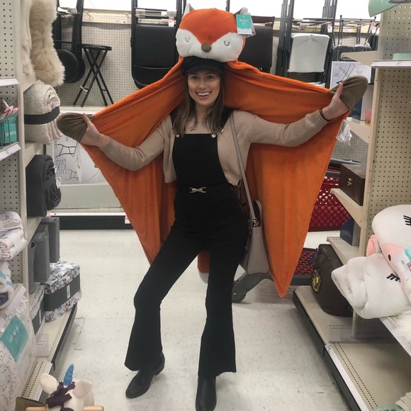 Meet your Posher, Mariah - Picture 2 of 3